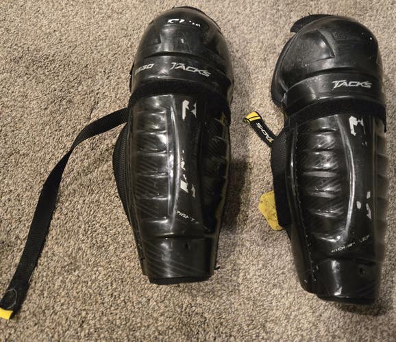 Junior CCM Tacks 9550 12" Shin Pads (Used)