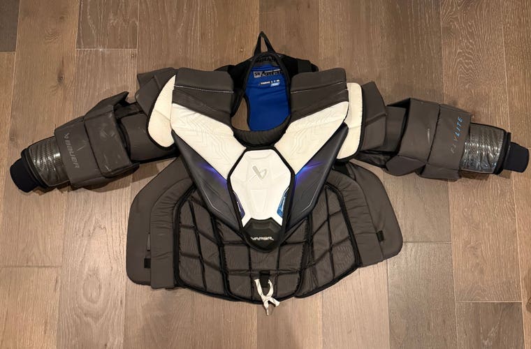 Medium 2025 Bauer Vapor Flylite Goalie Chest Protector (Used)