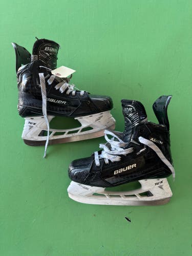 Intermediate Bauer Supreme Mach Hockey Skates Size 4.5 Fit 1