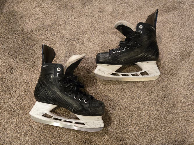 Bauer Vapor VOLT Hockey Skates Size 5 (Used)
