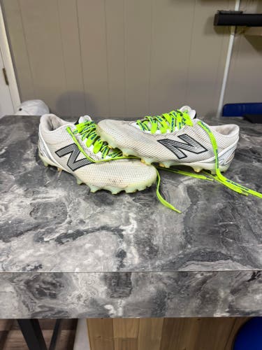 Men's Size M 10.5 (W 11.5) Adult New Balance Freeze 3.0 Low Top (Used)