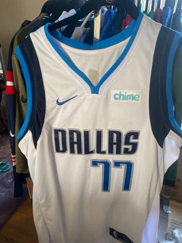 White Large Adult Unisex Nike Jersey (New) Doncic