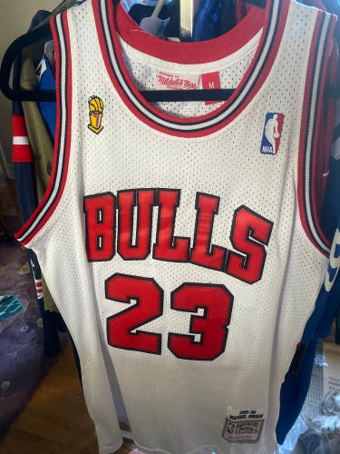 White Medium Adult Unisex Mitchell & Ness Jersey (New) Michael Jordan
