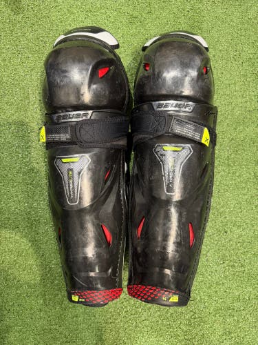 Bauer Vapor Hyperlite Shin Pads | 14" Intermediate