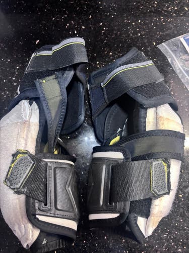 Senior Medium CCM Tacks Ultra Pro Elbow Pads (Used)