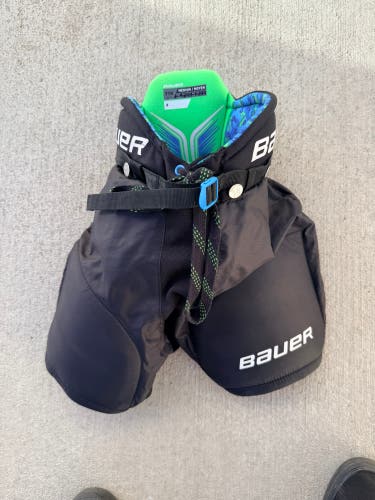 Youth Medium Bauer X Hockey Pants (Used)