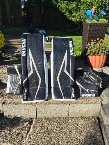 Sr. 32" +2" Vaughn SLR3 leg pads and V9 glove/blocker (Used)