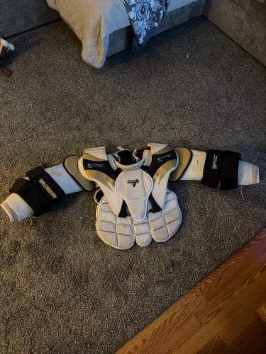 Large 2009 Vaughn Epic 8600 Goalie Chest Protector (Used)