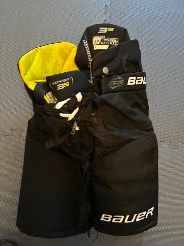 Junior Small Bauer Supreme 3S Hockey Pants (Used)