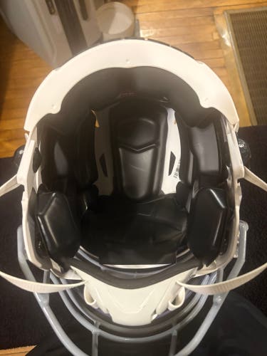 White Youth Medium Riddell SpeedFlex Helmet (Used)
