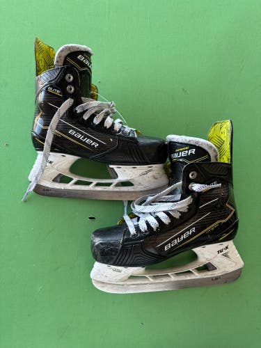 Intermediate Bauer S24 Supreme Elite Hockey Skates Regular Width Size 4