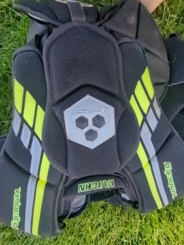 XL Vaughn Velocity VE8 Int Goalie Chest Protector (Used)