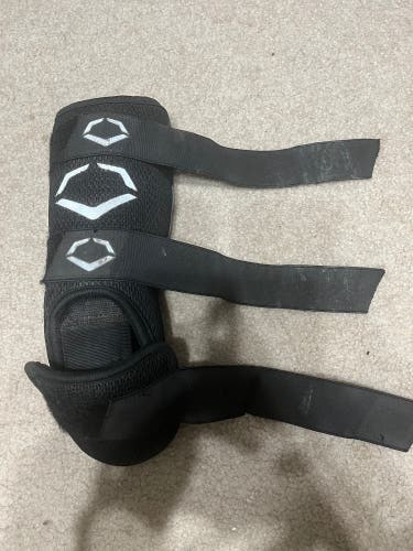 Black Junior EvoShield Leg guard Shin Guards (Used)