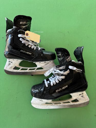 Intermediate Bauer Supreme Matrix Hockey Skates Size 5 Fit 1