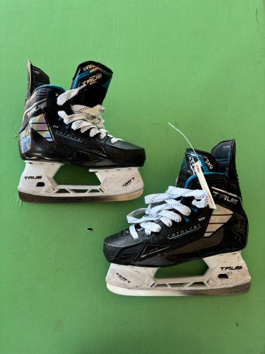 Senior True Catalyst 7x4 Hockey Skates Regular Width 7