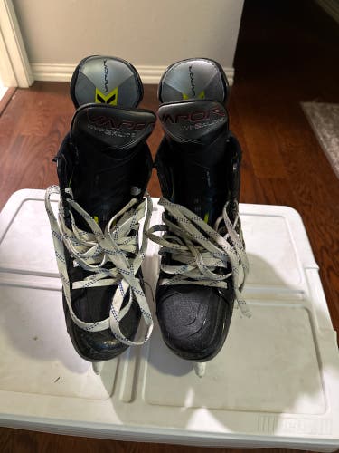 2023 Bauer Vapor Hyperlite 2 Hockey Skates 8.5 (Used)