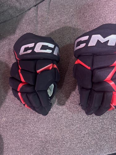 CCM JetSpeed FT680 Gloves 10" (Used)