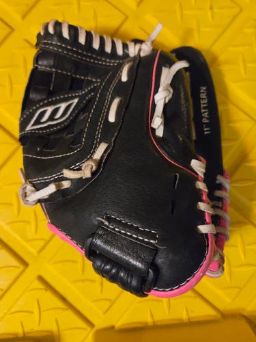 WORTH STM1100 11" Fastpitch SOFTBALL Glove RHT mitt