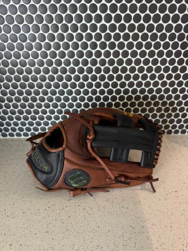 Wilson A800 RH Baseball Glove 11.75" (Used)