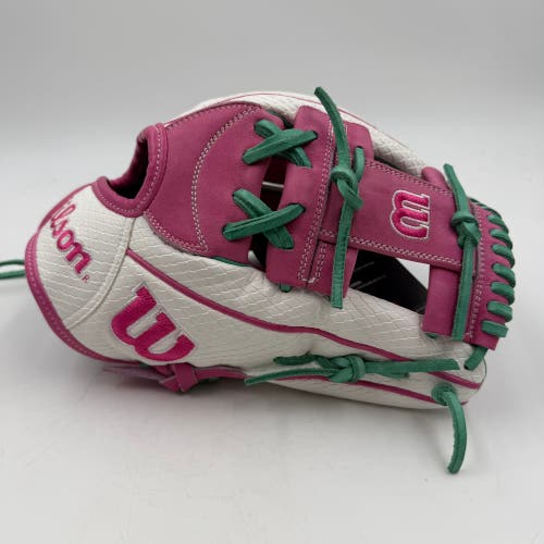 Wilson A2000 H12 12” Fastpitch Softball Baseball Glove
