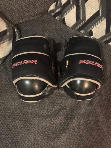 Bauer goalie knee pads senior