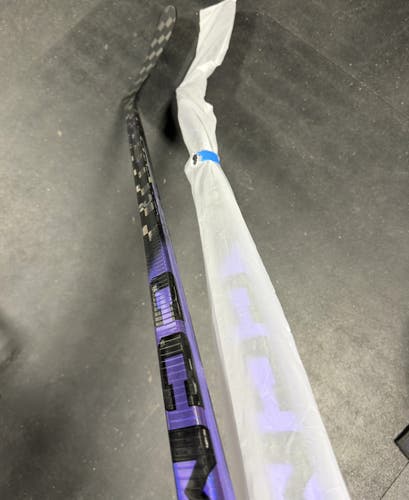 Senior CCM Ribcor Trigger 10 Pro Right Handed Hockey Stick P28 70 Flex (New)
