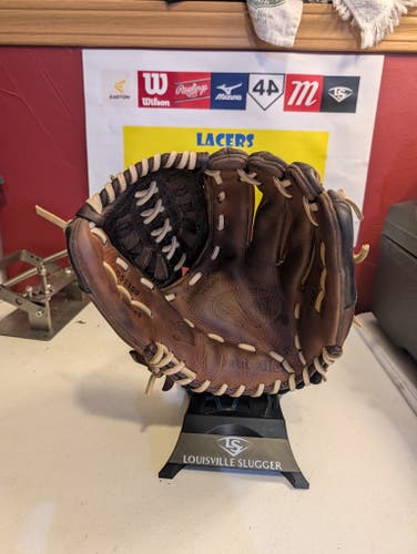 Infield RH Louisville Slugger TPX Omaha Baseball Glove 11" (Used)