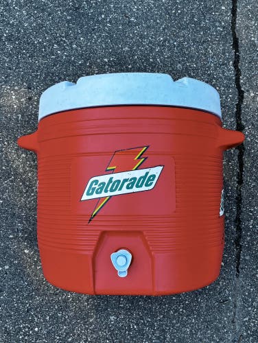 Gatorade 7 Gallon Cooler Beverage Dispenser by Rubbermaid Model 1655