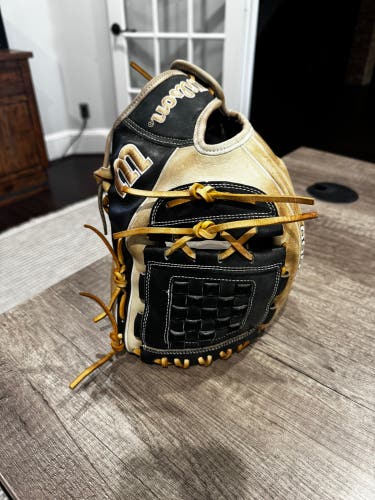 Wilson A2000 RH Baseball Glove 12" (Used)