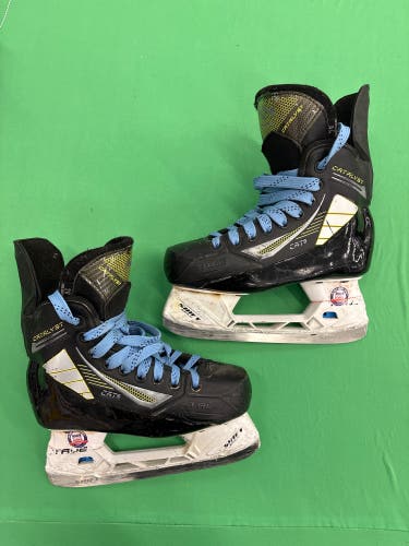 True Catalyst 5 Hockey Skates Regular Width Junior Size 2