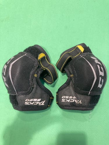 Youth Medium CCM Tacks 9550 Elbow Pads (Used)