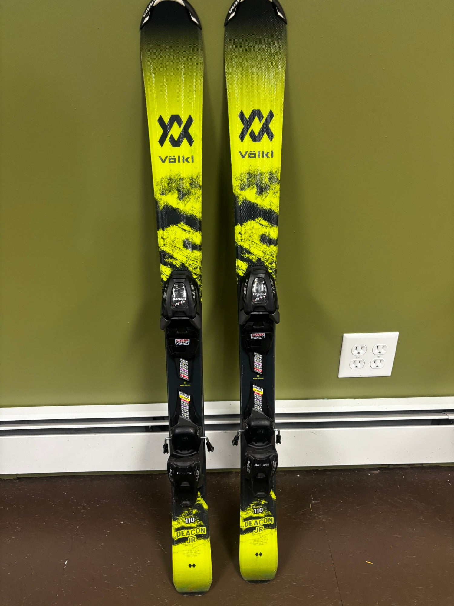 Kid's Volkl Deacon Jr 110 cm All Mountain Skis With Bindings (Used