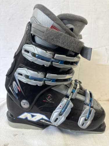 Mondo 24 & 24.5 Women's Nordica Easy move 6 Ski Boots (Used)
