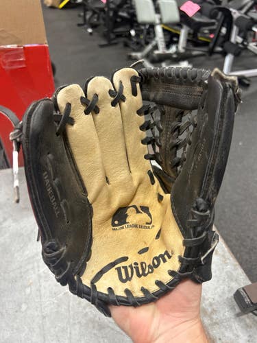 Used Wilson MLB BB/SB Glove RH Throw Black 11" 11337-S000497365