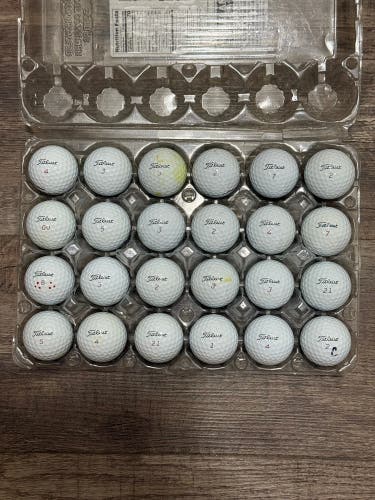 24 Titleist Pro V1x Golf Balls - 4A Near Mint Condition