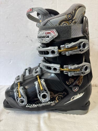 Mondo 24 & 24.5 Women's Nordica Cruise Ski Boots (Used)