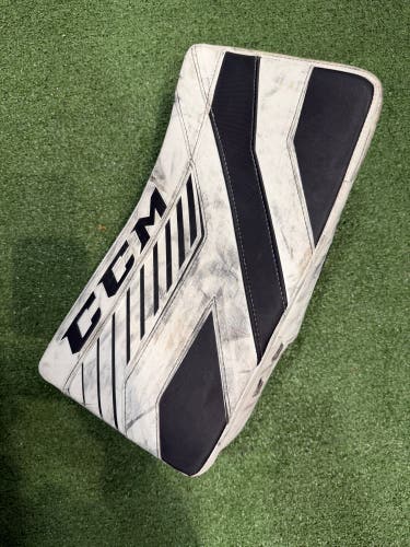 Senior CCM Axis 1.9 Goalie Gloves & Blockers Regular (Used)