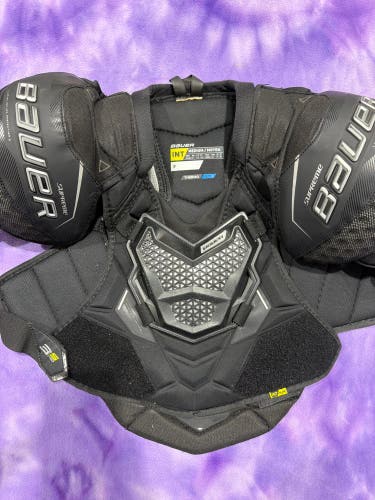Medium Intermediate Bauer Supreme 3S Pro Shoulder Pads (Used)