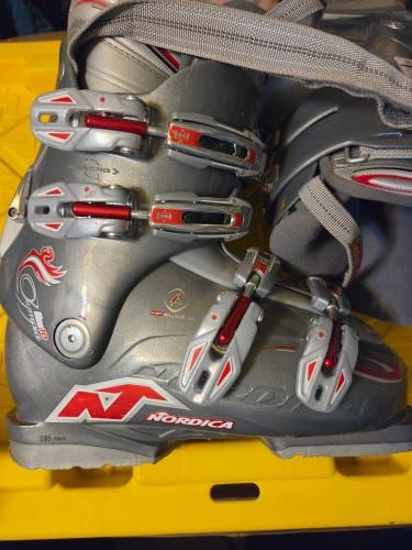 Nordica Olympia EM10 Ski Boots Mondo Size 24.5 - US W 8 M 7
