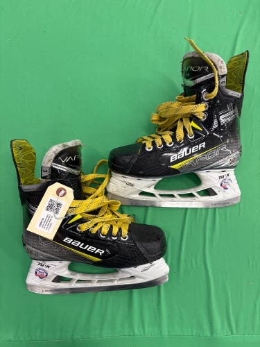 Junior Bauer Vapor X4 Hockey Skates Extra Wide Width Size 3 (Used)
