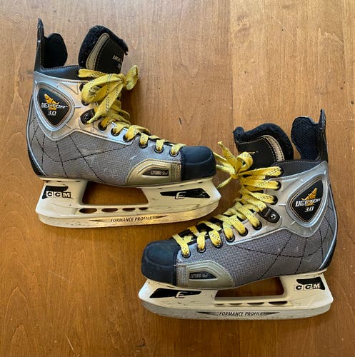 CCM Vector 3.0 Ice Hockey Skates Size 5 D Externo-Skel E TUUK Proformance
