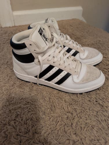 Men's Size M 8.0 (W 9.0) Adidas Shoes (Used)