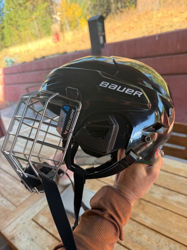 Small Bauer Re-Akt 65 Helmet (Used)