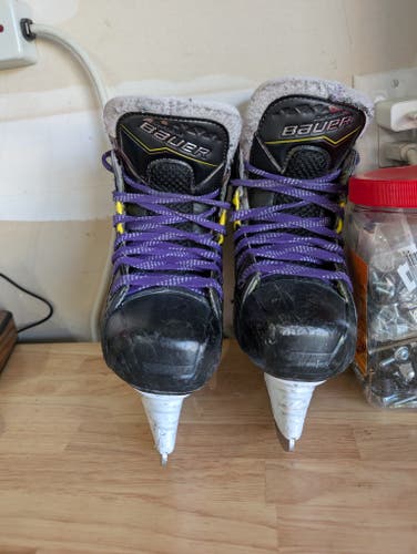 Bauer Supreme M40 Hockey Skates Extra Wide Width Size 2.5