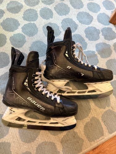 Black Bauer Vapor Hyperlite Hockey Skates Size 6 Fit 1 (Used)