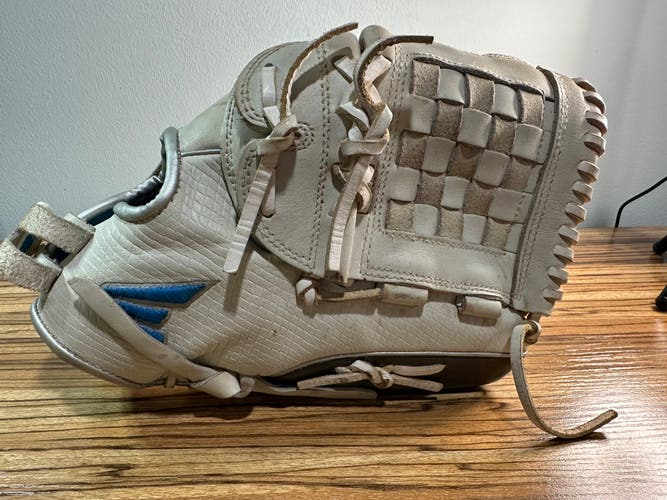 Easton Ghost RH Softball Glove 12" (Used)