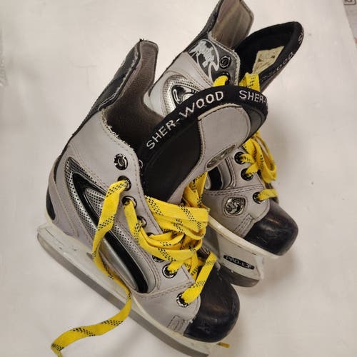 Sher-Wood Hockey Skates 13 (Used)