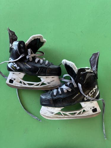 Junior CCM Tacks AS580 Hockey Skates Size 2.5
