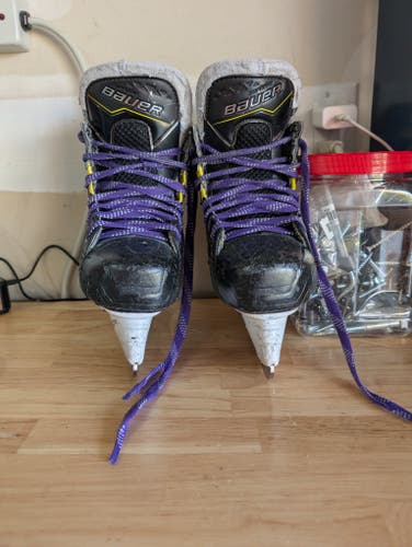 Bauer Supreme M40 Hockey Skates Extra Wide Width Size 1.5 (Used)