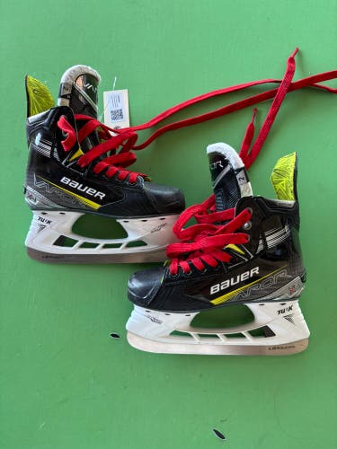 Junior Bauer Vapor X4 Hockey Skates Regular Width Size 2
